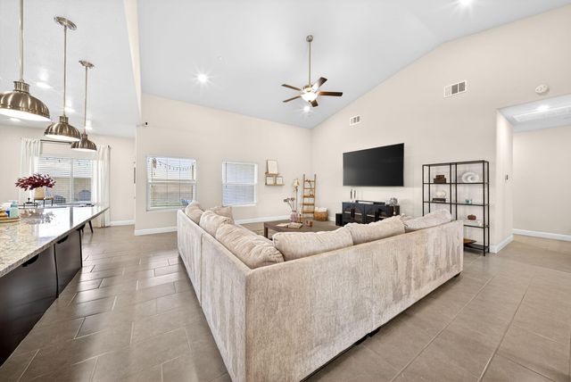 1727 Softwind Drive, Tulare, CA 93274