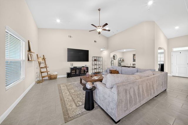 1727 Softwind Drive, Tulare, CA 93274