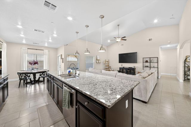 1727 Softwind Drive, Tulare, CA 93274