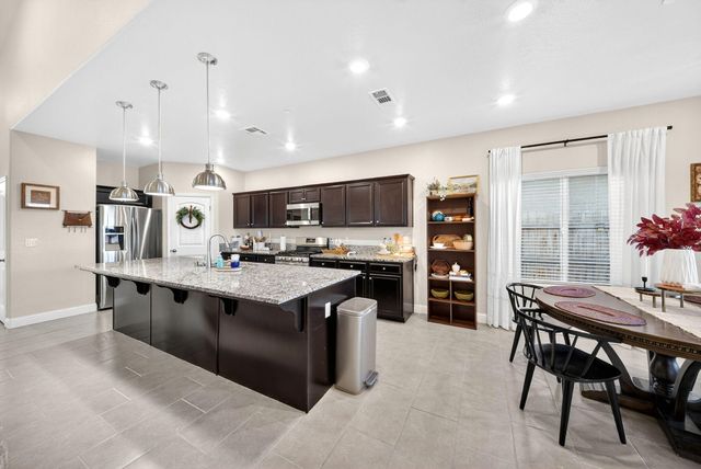 1727 Softwind Drive, Tulare, CA 93274