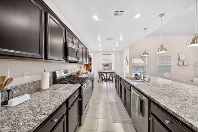 1727 Softwind Drive, Tulare, CA 93274