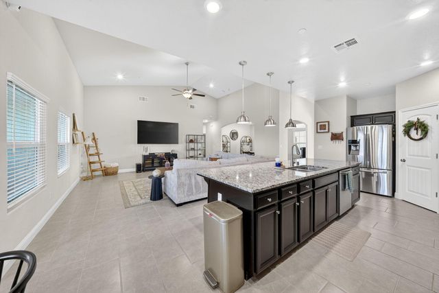 1727 Softwind Drive, Tulare, CA 93274