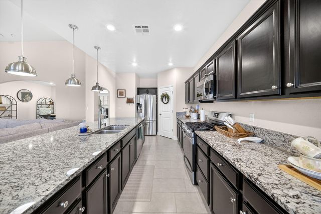 1727 Softwind Drive, Tulare, CA 93274