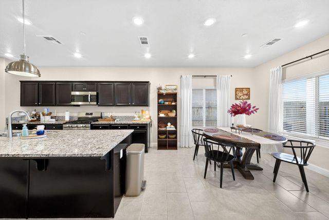 1727 Softwind Drive, Tulare, CA 93274