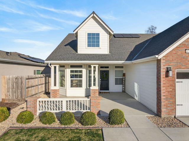 1727 Softwind Drive, Tulare, CA 93274