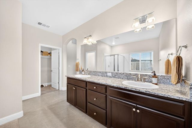 1727 Softwind Drive, Tulare, CA 93274