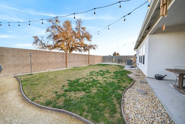 1727 Softwind Drive, Tulare, CA 93274