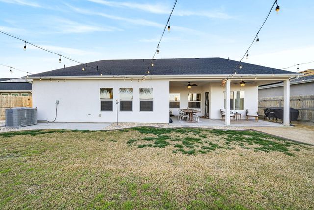 1727 Softwind Drive, Tulare, CA 93274