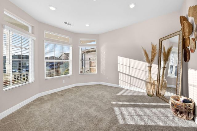 1727 Softwind Drive, Tulare, CA 93274