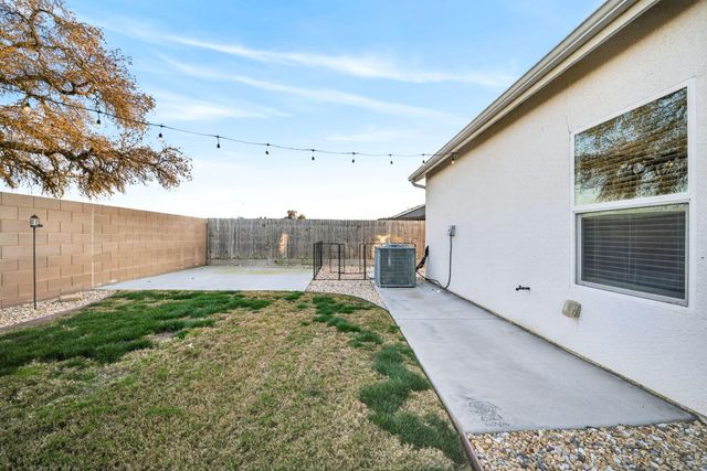 1727 Softwind Drive, Tulare, CA 93274