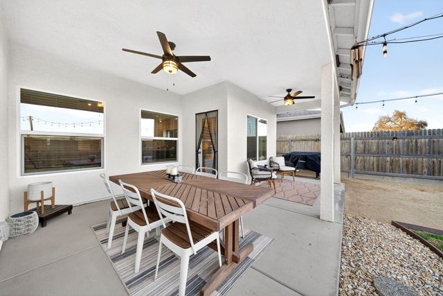 1727 Softwind Drive, Tulare, CA 93274