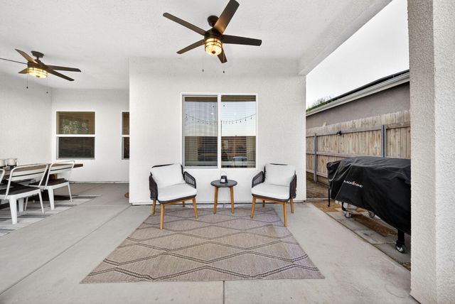 1727 Softwind Drive, Tulare, CA 93274