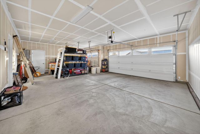 1727 Softwind Drive, Tulare, CA 93274