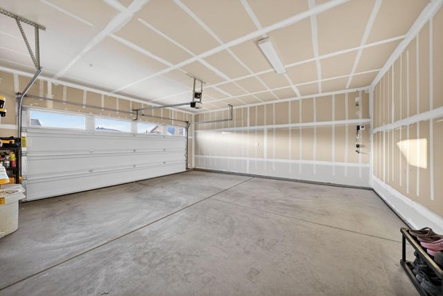 1727 Softwind Drive, Tulare, CA 93274