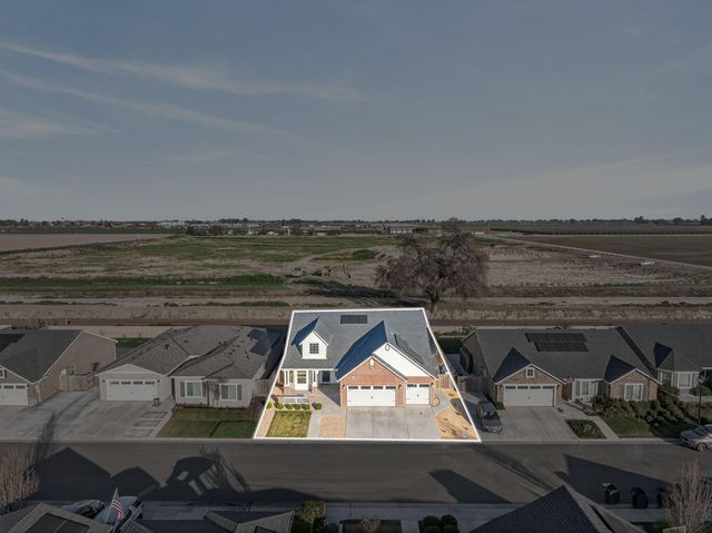 1727 Softwind Drive, Tulare, CA 93274