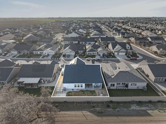 1727 Softwind Drive, Tulare, CA 93274