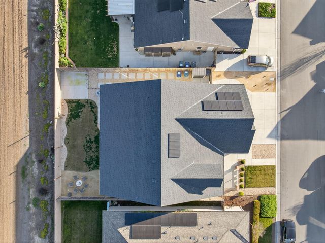 1727 Softwind Drive, Tulare, CA 93274