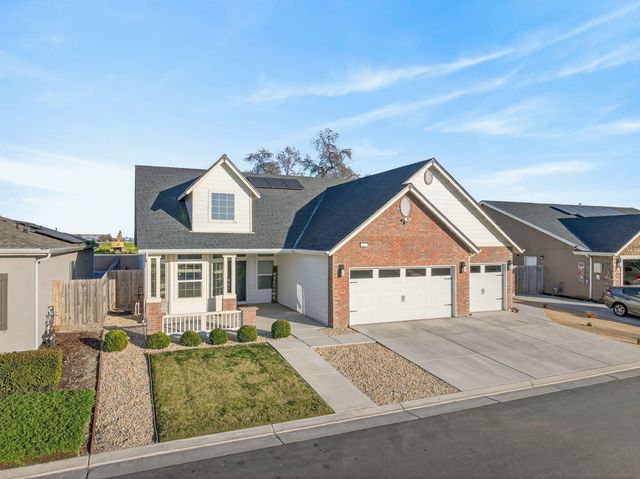 1727 Softwind Drive, Tulare, CA 93274