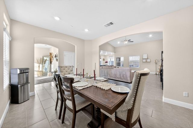 1727 Softwind Drive, Tulare, CA 93274