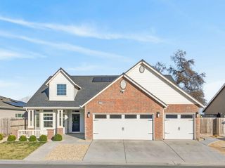 1727 Softwind Drive, Tulare, CA 93274