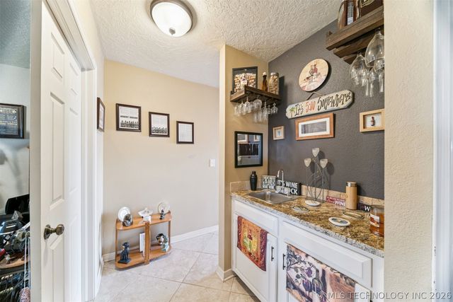 1401 W Albuquerque Street, Broken Arrow, OK 74011