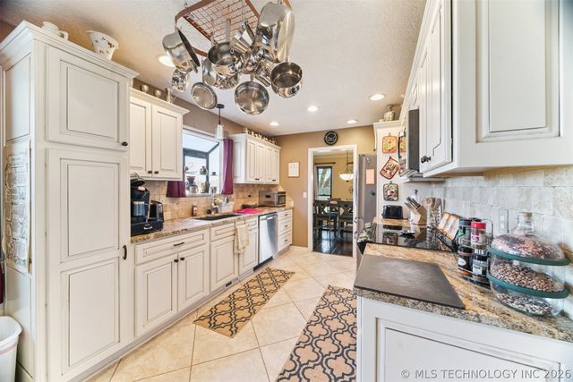 1401 W Albuquerque Street, Broken Arrow, OK 74011