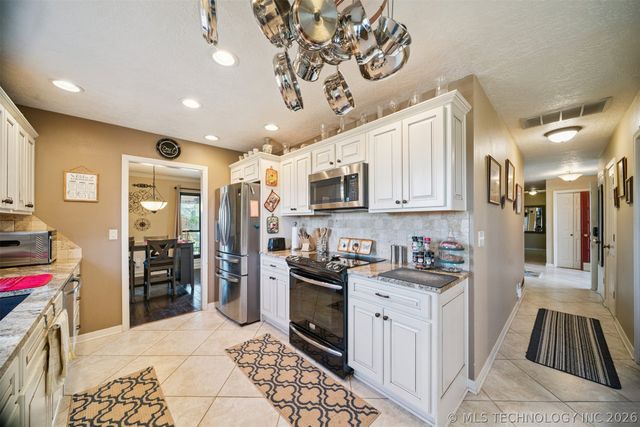 1401 W Albuquerque Street, Broken Arrow, OK 74011