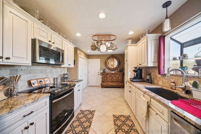 1401 W Albuquerque Street, Broken Arrow, OK 74011