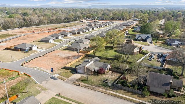 1401 W Albuquerque Street, Broken Arrow, OK 74011