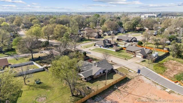 1401 W Albuquerque Street, Broken Arrow, OK 74011
