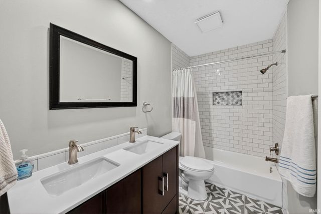 15610 Durham Way, Granger, IN 46530
