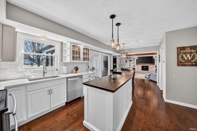 15610 Durham Way, Granger, IN 46530