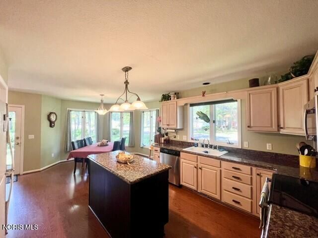 526 Kitlou Court, Holland, OH 43528