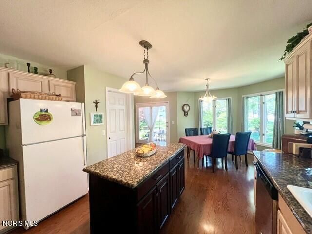 526 Kitlou Court, Holland, OH 43528