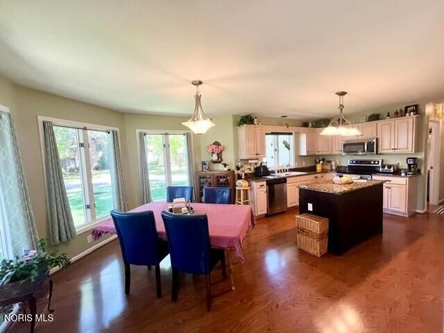 526 Kitlou Court, Holland, OH 43528