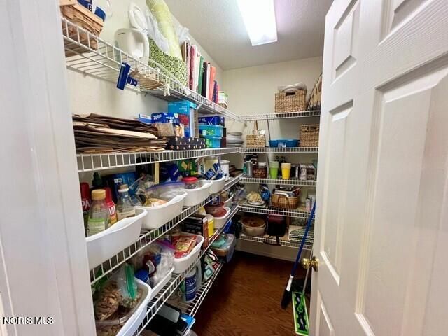 526 Kitlou Court, Holland, OH 43528