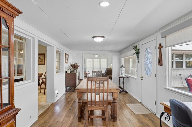 300 E Main Street, Whitesboro, TX 76273