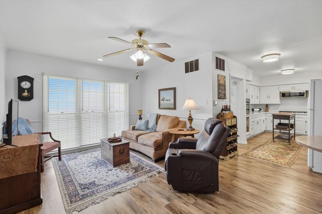 300 E Main Street, Whitesboro, TX 76273