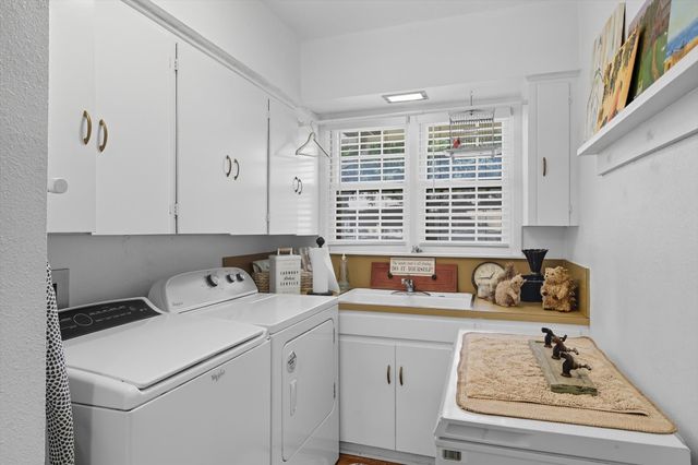 300 E Main Street, Whitesboro, TX 76273