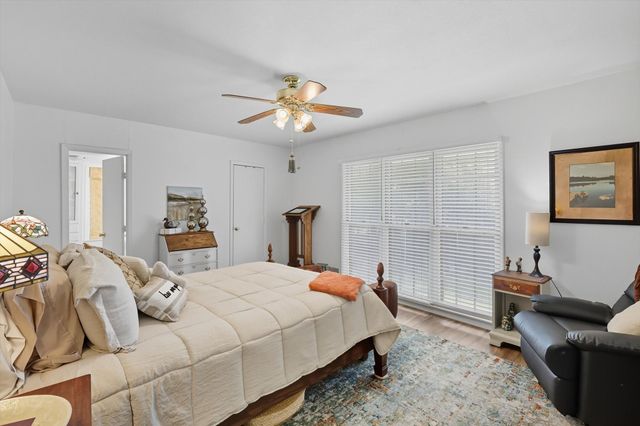 300 E Main Street, Whitesboro, TX 76273