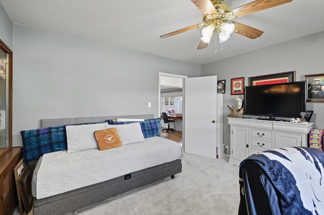 300 E Main Street, Whitesboro, TX 76273