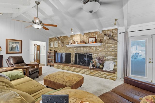 300 E Main Street, Whitesboro, TX 76273