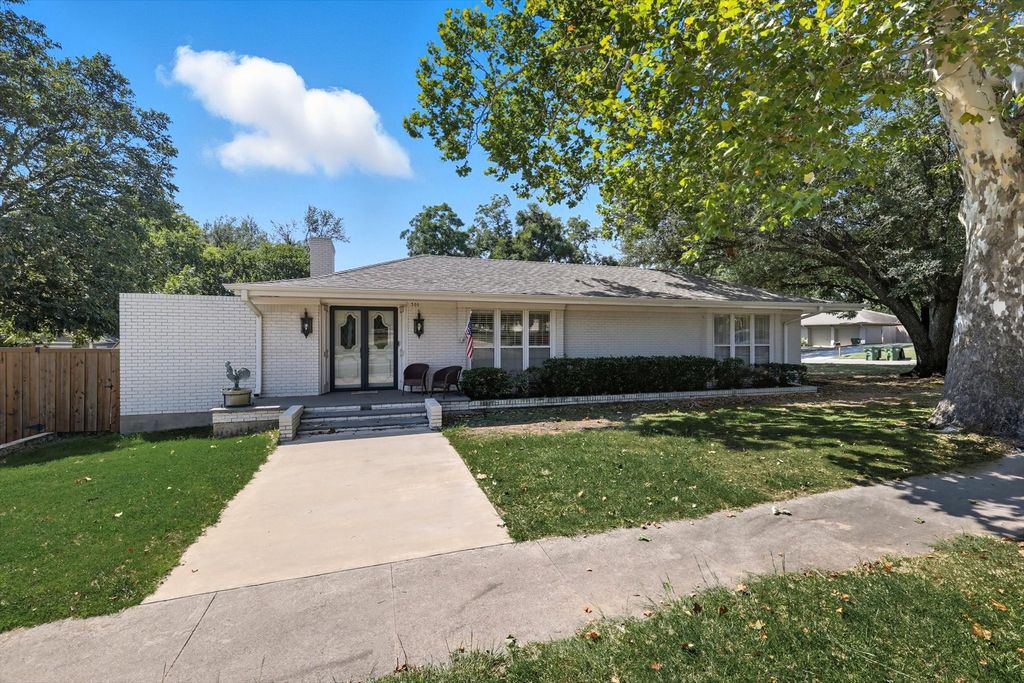 300 E Main Street, Whitesboro, TX 76273