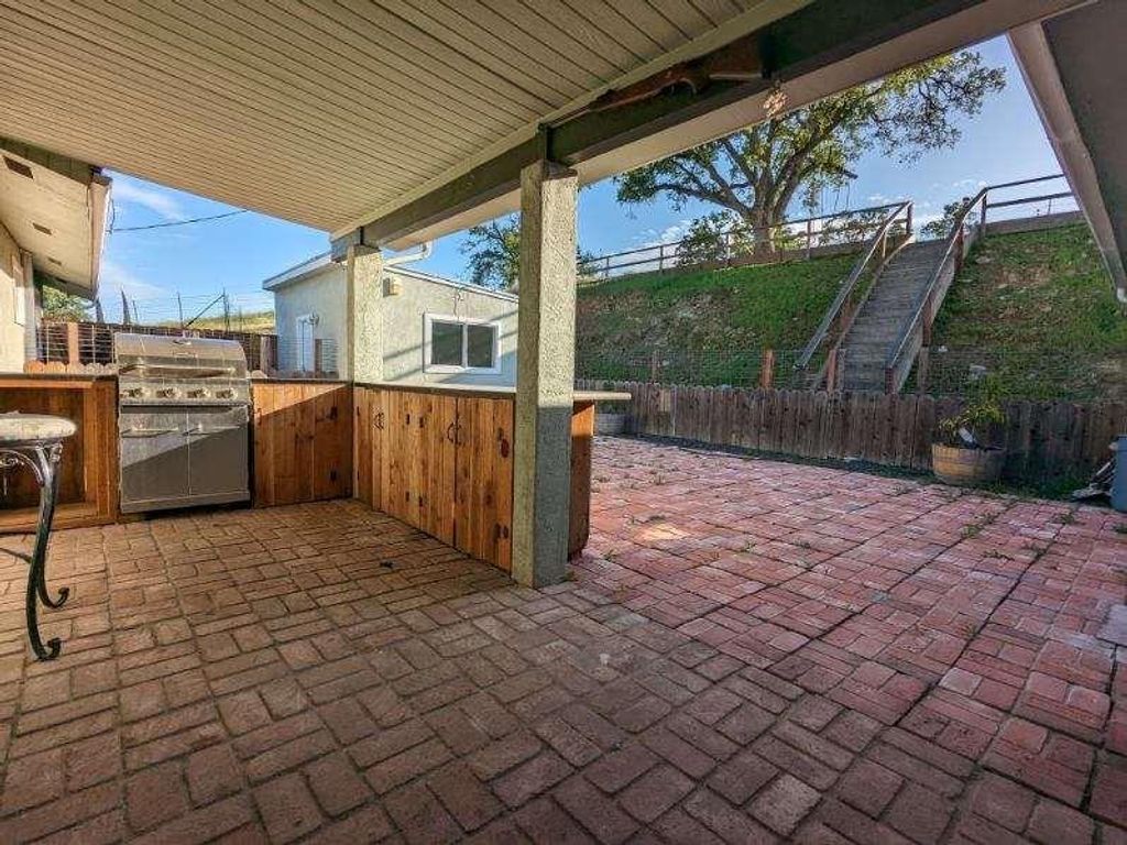 Image 8 of property listing at 10383 Jalapa Way, La Grange, CA 95329