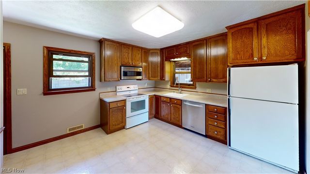 3960 Marie Drive, Brunswick, OH 44212