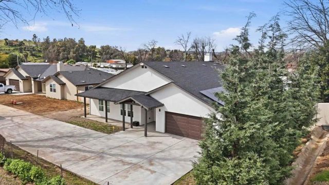 9391 Los Coches Road, Lakeside, CA 92040