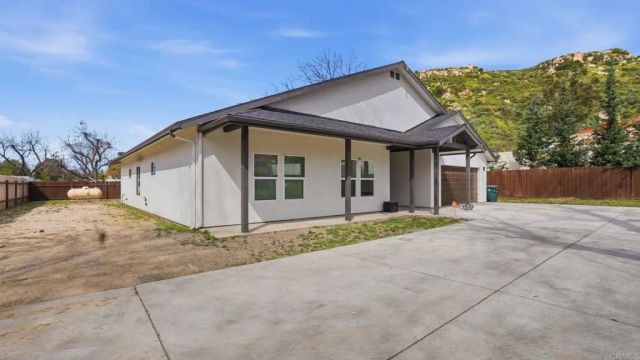 9391 Los Coches Road, Lakeside, CA 92040