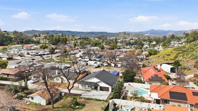 9391 Los Coches Road, Lakeside, CA 92040