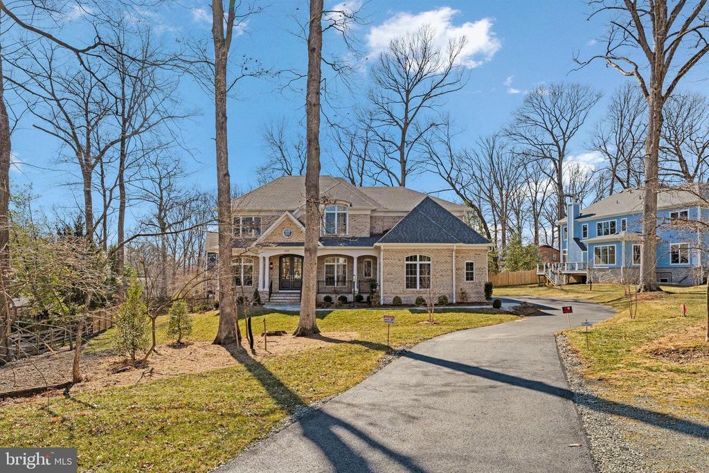 8619 REDWOOD, Vienna, VA 22180