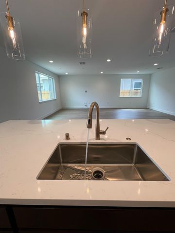 9097 Black Opal Cir, Roseville, CA 95747
